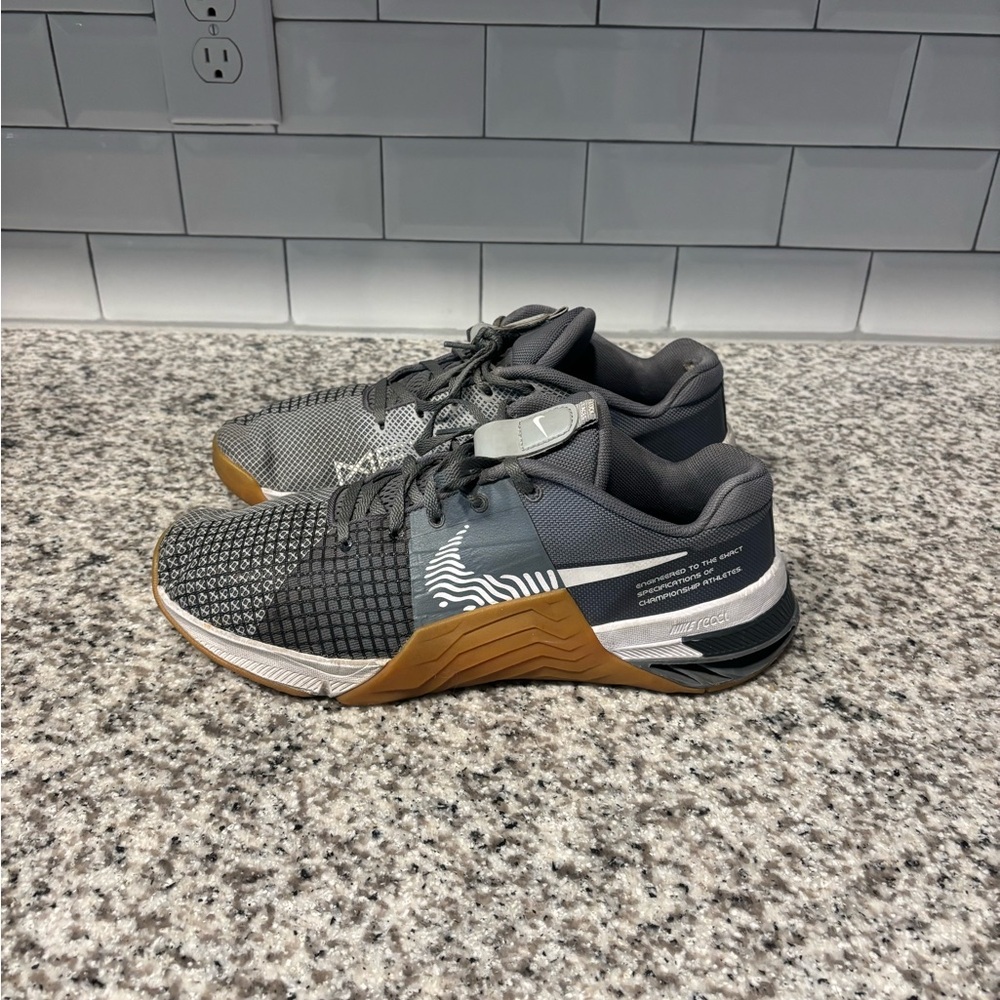 Nike Metcon 8 Gray and Gum Athletic Training Shoes